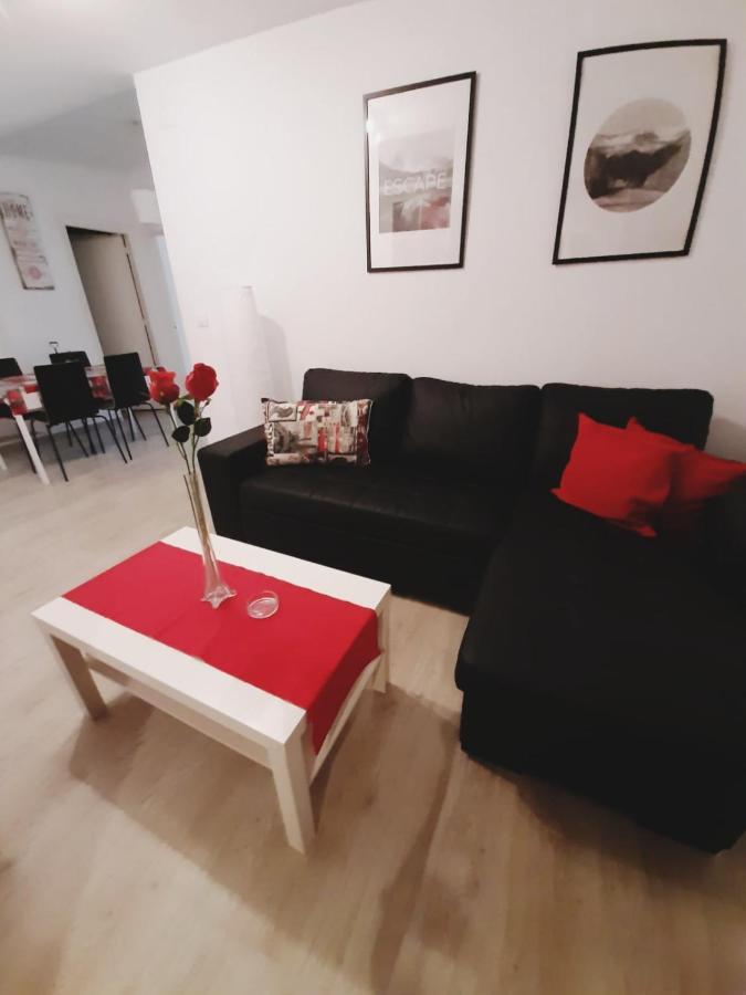 Апартаменты Apartamento Con Encanto "Larios Street" Малага Экстерьер фото